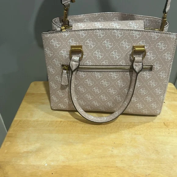 Guess purse light pink with white letters 3 compartment storage - Picture 2 of 4